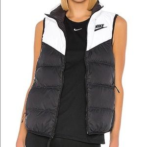 Nike reversible black and white puffer down vest